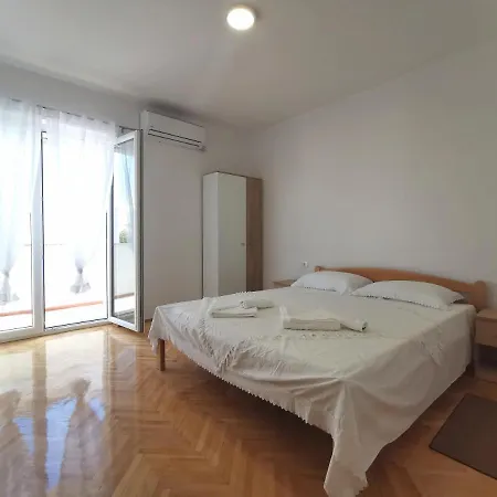 Apartment Roza *