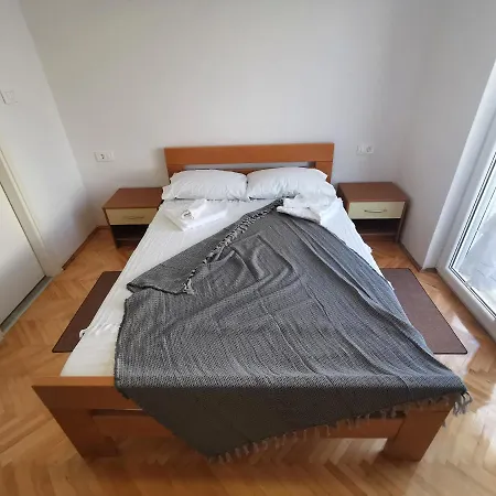 Apartment Roza *