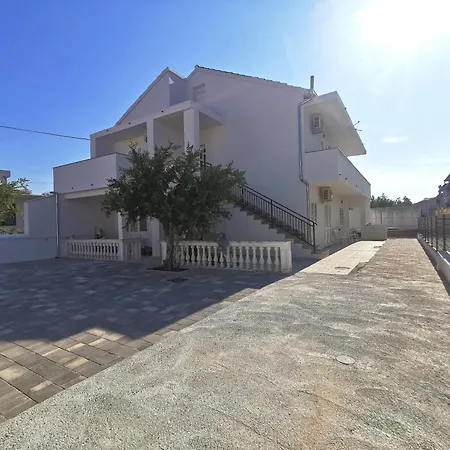 Roza * Vodice